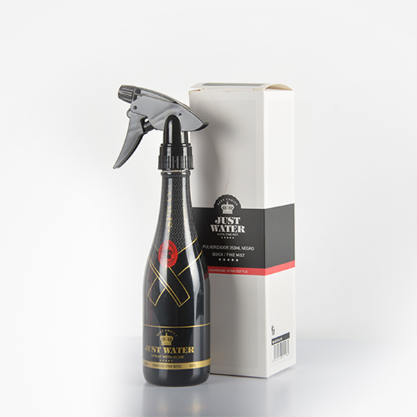 Frasco pulverizador preto com rótulo dourado e vermelho, caixa branca, preta e vermelha ao lado