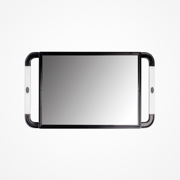 Tabuleiro retangular preto com alças metálicas e fundo espelhado