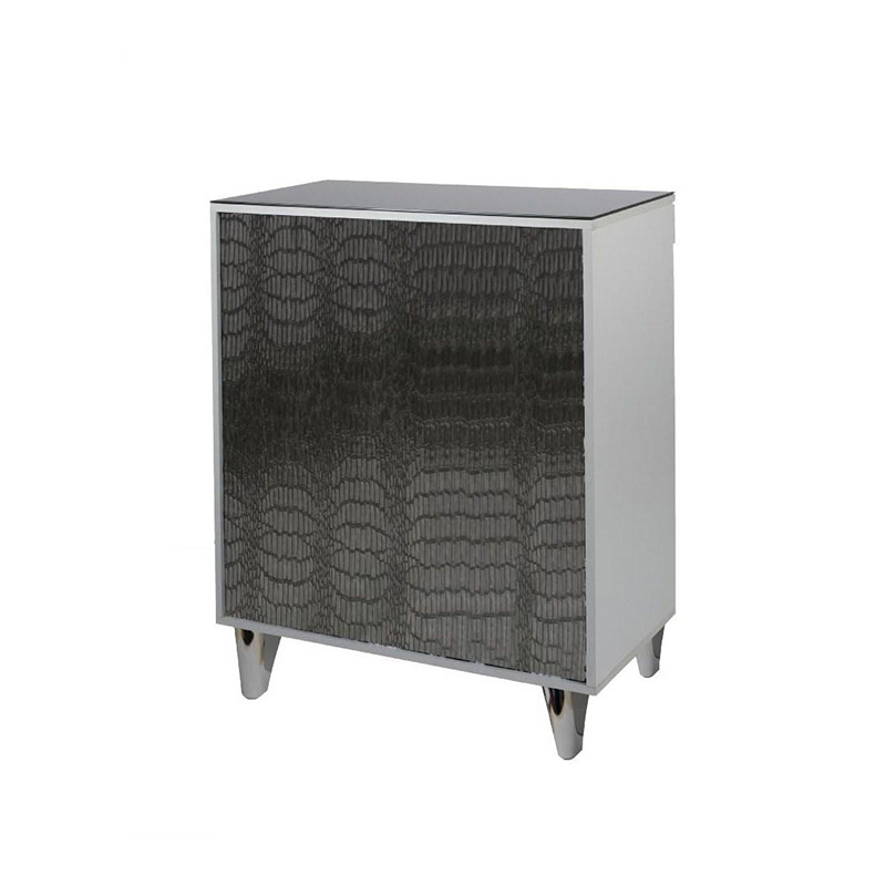 Armário branco com portas cinza escuro texturizadas