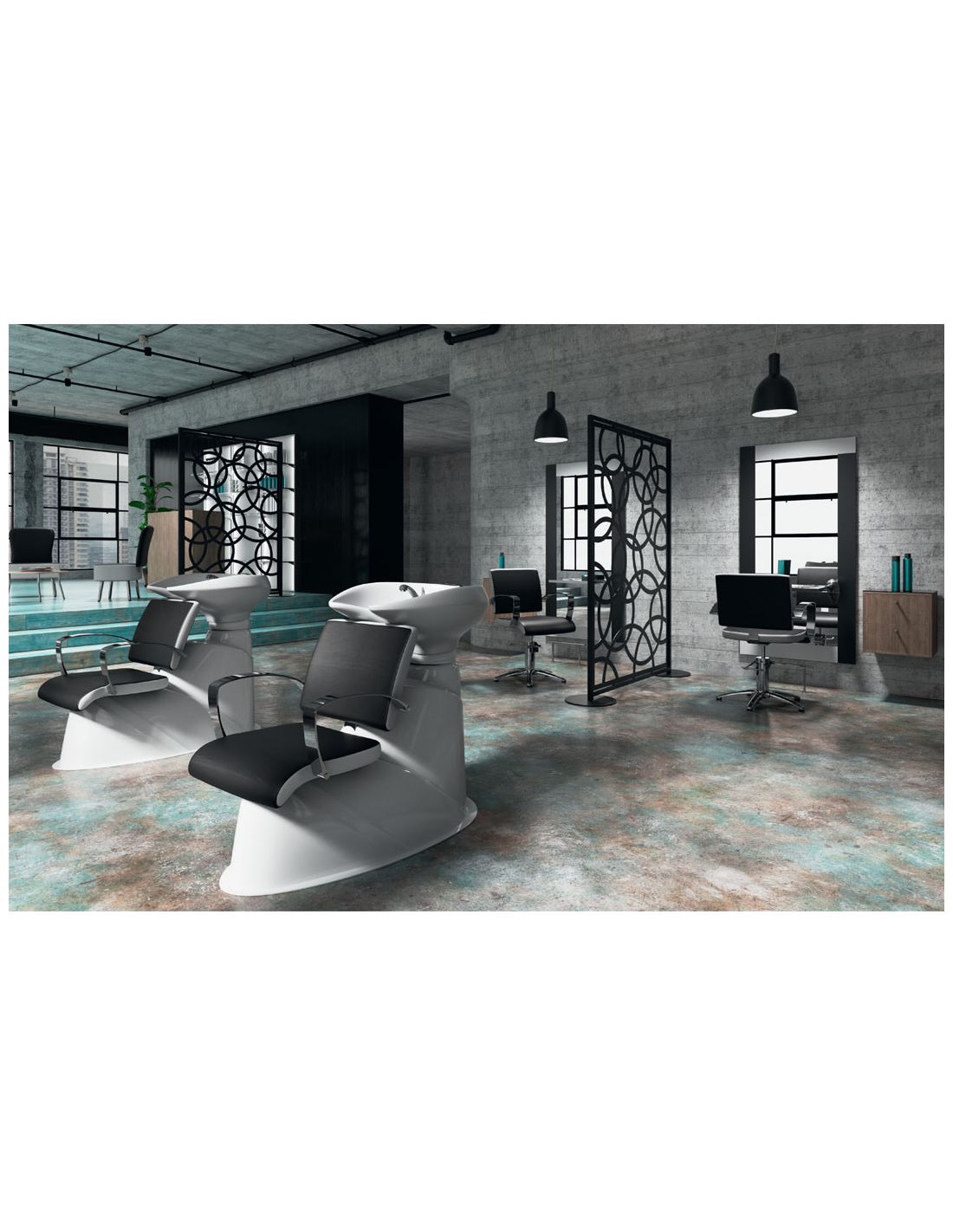 Salão de cabeleireiro com cadeiras pretas e divisórias geométricas.