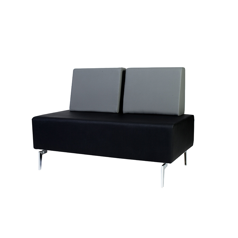 Sofá dois lugares preto e cinza com pernas metálicas