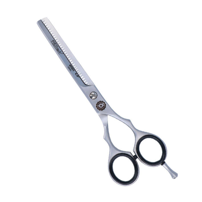 Tesoura de corte profissional prateada com punhos pretos em fundo branco