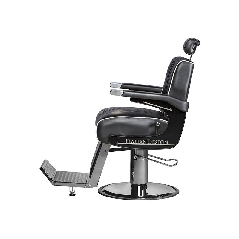 Cadeira de barbearia preta com apoios e estrutura metálica