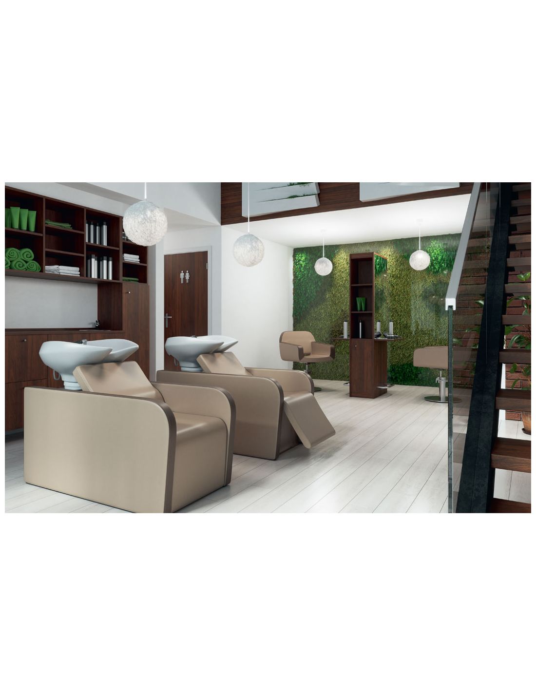 Cadeiras de lavagem de cabelo bege em salão de beleza com estantes de madeira e parede verde natural