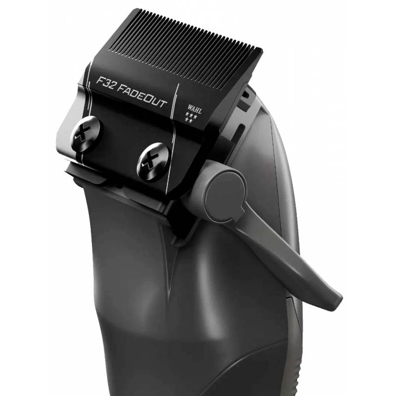 Aparelho de cortar cabelo preto com lâmina metálica e texto F32 FADEOUT
