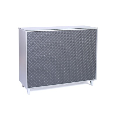 Móvel branco com frente acolchoada cinza padrão losangos