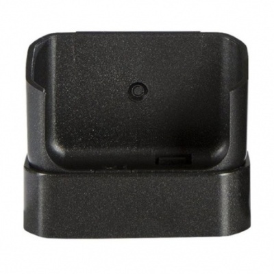 Bateria preta retangular compacta com textura fosca