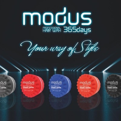 Cinco frascos coloridos de cera para cabelo Modus em fundo escuro com luzes azuis