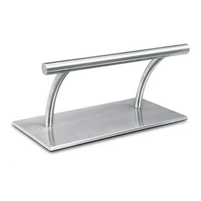 Suporte metálico retangular com barra horizontal prateada