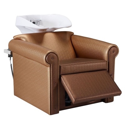 cadeira castanha para salão com lavatório branco