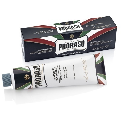 Creme de barbear Proraso com embalagem preta e tubo branco detalhado em verde, vermelho e preto