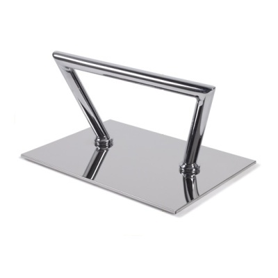 Base retangular e pega angular em metal cromado prateado