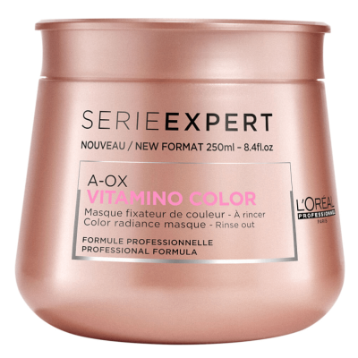 Frasco rosa metálico de máscara capilar L'Oréal Serie Expert Vitamino Color