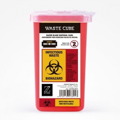 Recipiente plástico para descarte de lâminas de barbear com rótulos de aviso biológico