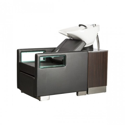 Cadeira de lavatório para cabeleireiro com lavatório branco e estrutura em madeira escura