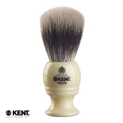 Pincel de barbear com cabo creme e cerdas em degradé preto para branco