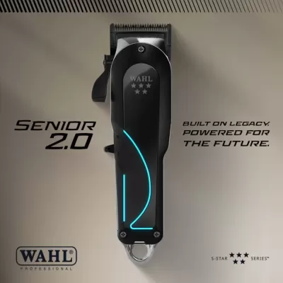 Máquina de cortar cabelo WAHL Senior 2.0 preta com detalhes azuis e texto promocional
