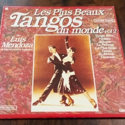 Álbum de vinil Les Plus Beaux Tangos du monde vol 2 com casal a dançar tango na capa