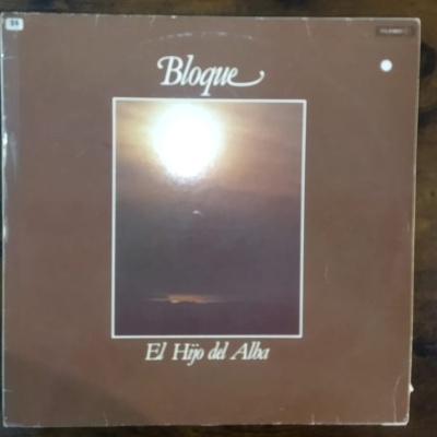 Capa de álbum de vinil marron com texto e imagem de nascer do sol no centro