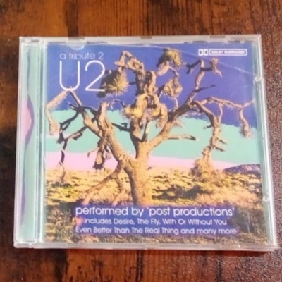 Caixa de CD com capa de álbum tributo a U2