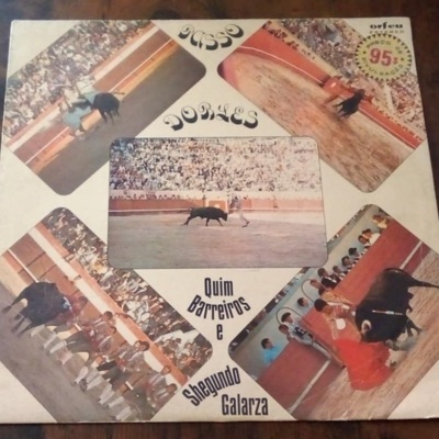 Capa de vinil de tourada com várias fotos coloridas e texto em branco