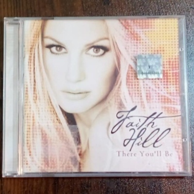 Capa do CD 'Faith Hill There You'll Be' com rosto de mulher loira