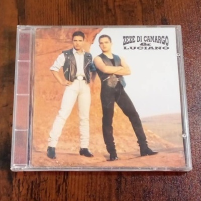 Caixa de CD com capa de dupla musical ZEZE DI CAMARGO & LUCIANO