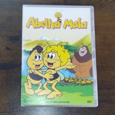 Capa de DVD Abelha Maia com ilustração colorida e texto em português.