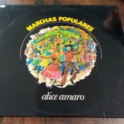 Capa de disco vinil Marchas Populares de Alice Amaro com ilustração colorida