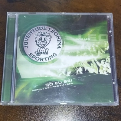 Caixa de CD com capa verde e logo Juventude Leonina Sporting com leão e texto em português.