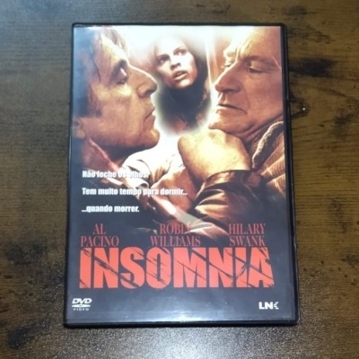Capa do DVD do filme Insomnia com rostos dos atores e texto em português
