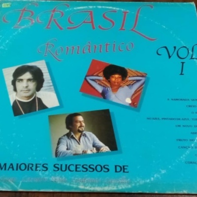 Capa de vinil azul Brasil Romântico Vol. 1 com fotos de três artistas e lista de músicas.