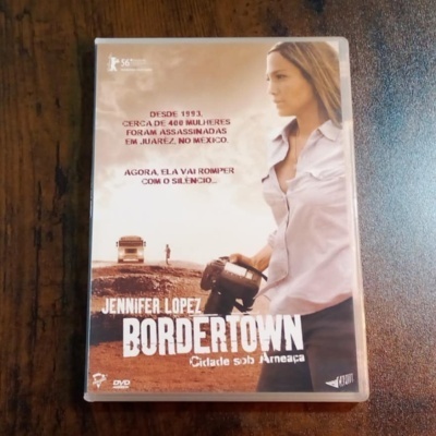 Capa de DVD do filme Bordertown com Jennifer Lopez e texto em português