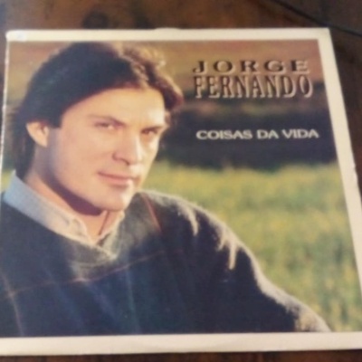 Capa de disco de vinil com foto do cantor Jorge Fernando e texto COISAS DA VIDA