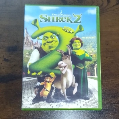 Capa de DVD do filme SHREK 2 com personagens e texto PROMOÇÃO