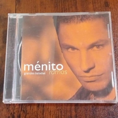 Capa de CD com foto de homem e texto 'ménito ramos grandes baladas'
