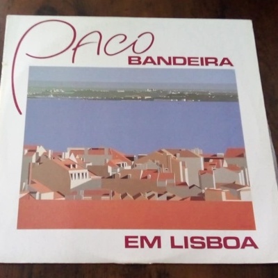 Capa de vinil com ilustração urbana e texto Paco Bandeira EM LISBOA