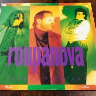 Capa de vinil colorida com três homens e texto roupanova