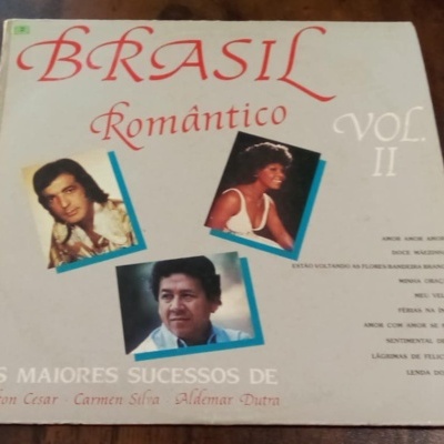 Capa de disco em vinil Brasil romântico vol. II com fotos de artistas e lista de músicas.