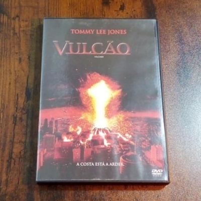 DVD do filme Vulcão com erupção vulcânica na capa