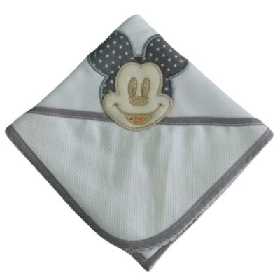 Fralda branca com bordas cinzentas e aplicação do Mickey Mouse cinzento com estrelas