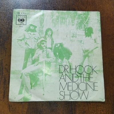 Capa de vinil Dr. Hook and the Medicine Show com imagem de banda e selo CBS