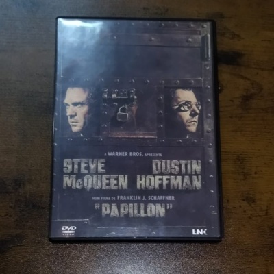 Capa do DVD do filme Papillon com imagens de Steve McQueen e Dustin Hoffman