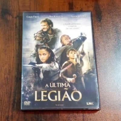 Capa de DVD do filme A Última Legião com atores e texto descritivo