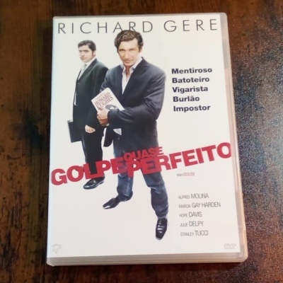 DVD do filme Quase Golpe Perfeito com capa mostrando Richard Gere e texto em português