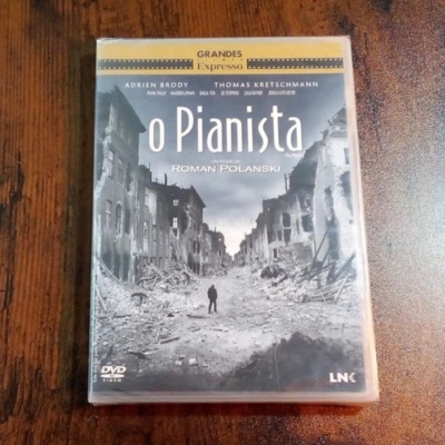 DVD do filme O Pianista com imagem de rua destruída na capa