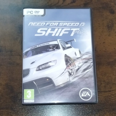 Capa do jogo PC Need for Speed Shift com carro branco e logo EA.
