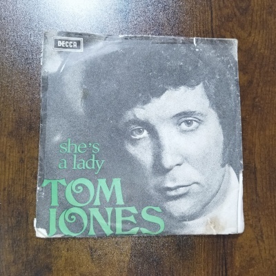 Capa de disco vinil vintage Tom Jones shes a lady