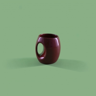 Copo de cerâmica vermelho vinho com asa oval