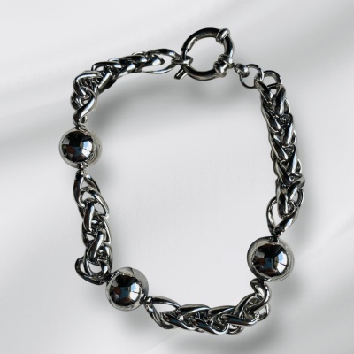 Pulseira de cadeia de metal com contas redondas e fecho circular